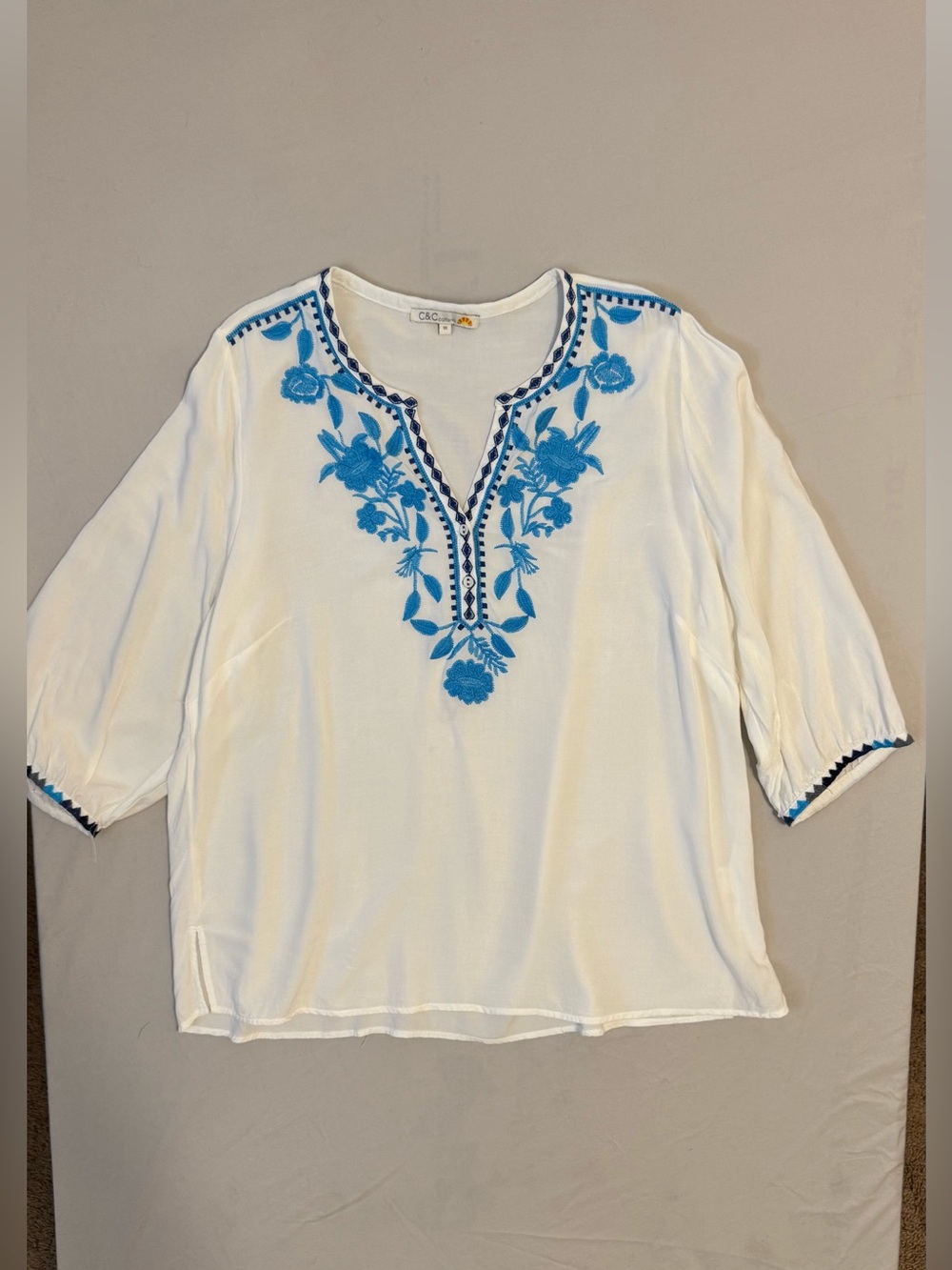 C&C California Embroidered V-Neck White Tunic with Blue Floral Detail Size 1X